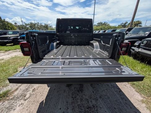 New 2025 Jeep Gladiator Mojave w/ Convenience Group image 11
