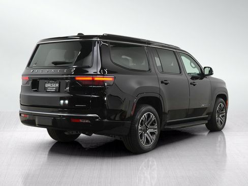 Used 2024 Jeep Wagoneer Series II w/ Flexible Seating Group AWD/4WD image 7