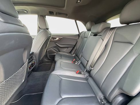 Used 2021 Audi Q8 Premium Plus w/ Premium Plus Package image 16