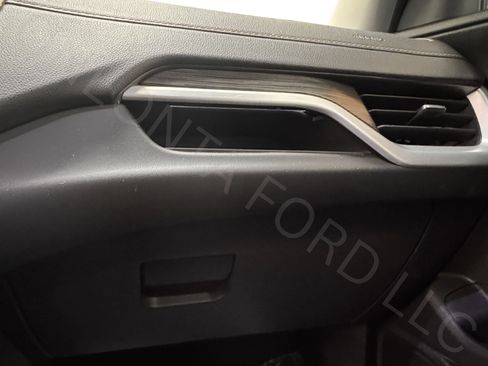Used 2021 GMC Terrain SLT w/ Elevation Edition AWD/4WD image 17