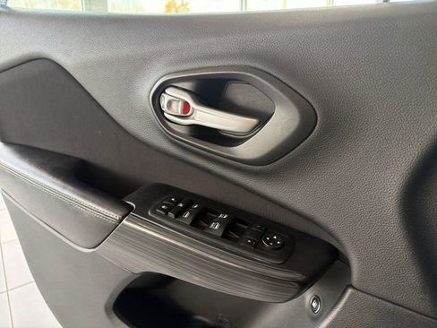 Used 2016 Jeep Cherokee Latitude w/ Cold Weather Group image 20