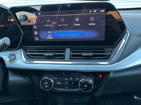 Used 2025 Chevrolet Trax LT image 18