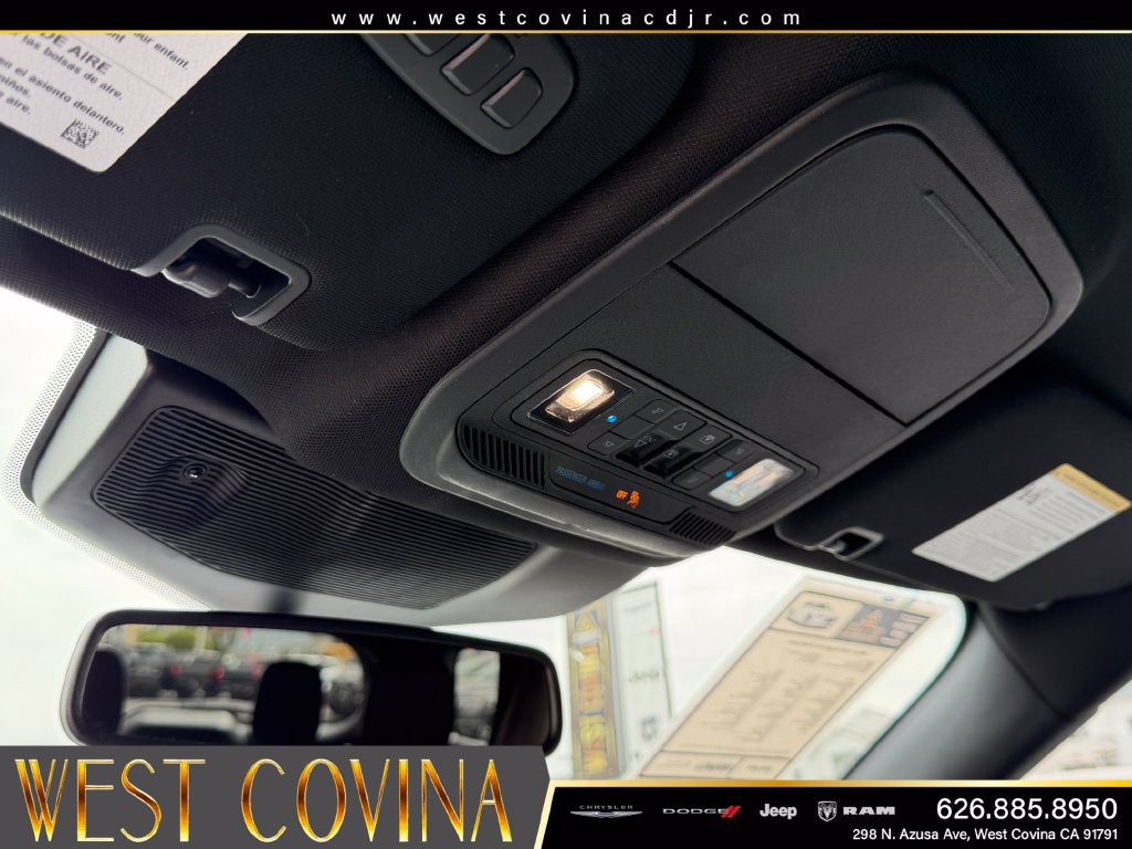 Used 2024 Ford Explorer Platinum w/ Technology Package AWD/4WD image 22