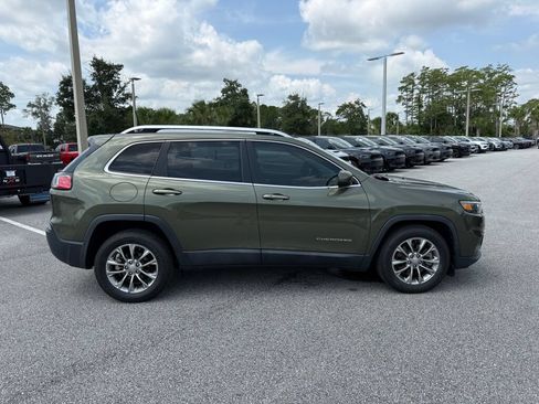 Used 2019 Jeep Cherokee Latitude Plus FWD image 2
