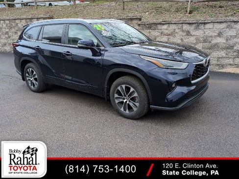 Used 2025 Toyota Highlander XLE image 1