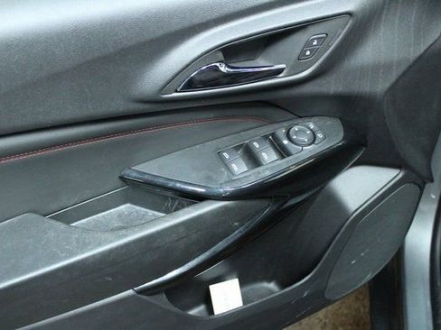 Used 2025 Chevrolet Trax RS w/ Sunroof Package FWD image 12