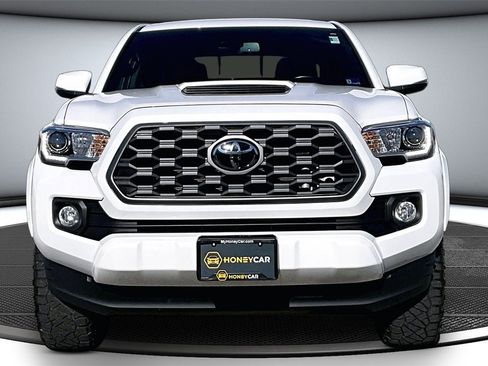 Used 2022 Toyota Tacoma TRD Sport w/ Technology Package image 2
