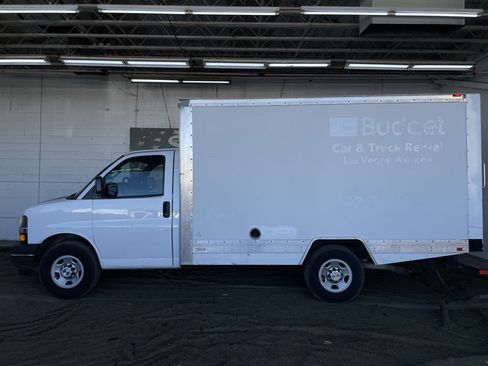 Used 2017 Chevrolet Express 3500 w/ Chrome Appearance Package image 2