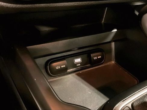 Used 2023 Kia Soul LX w/ LX Technology Package FWD image 28