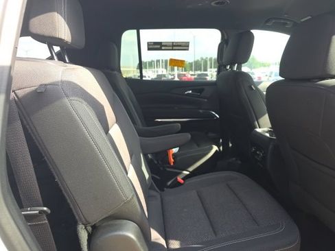 Used 2024 Chevrolet Traverse LT AWD/4WD image 8