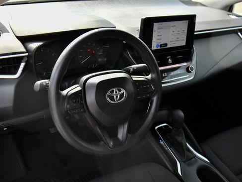 Used 2025 Toyota Corolla LE FWD image 14