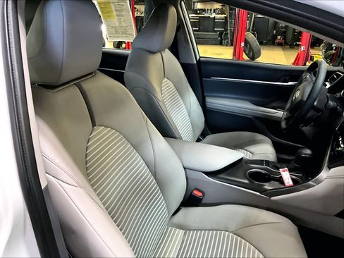 Used 2023 Toyota Camry SE w/ Convenience Package image 11