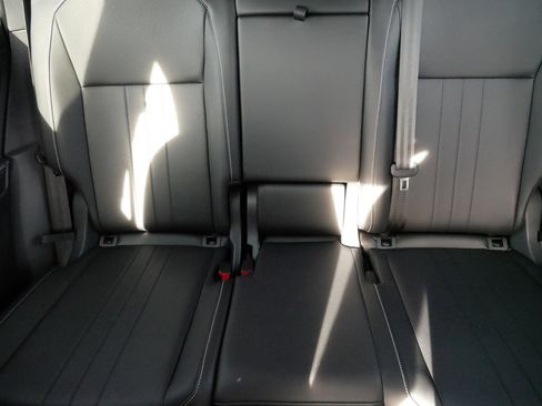 Certified 2024 Volkswagen Tiguan SE R-Line image 13