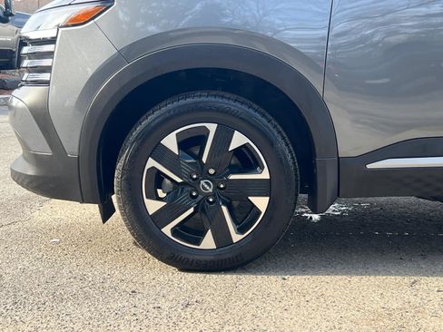 Used 2025 Nissan Kicks SV image 11