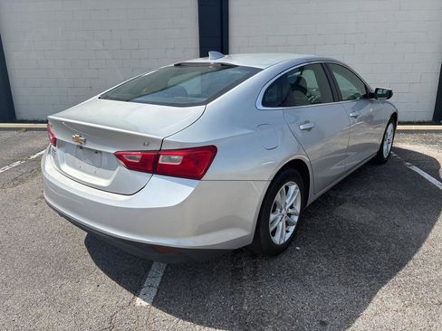 Used 2017 Chevrolet Malibu LT image 2
