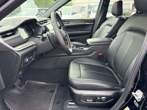 New 2025 Jeep Grand Cherokee Limited RWD image 21