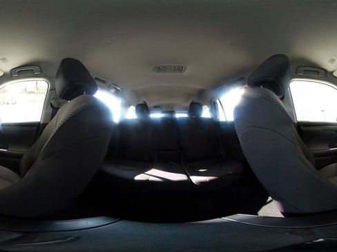 Used 2025 Toyota Highlander LE image 43