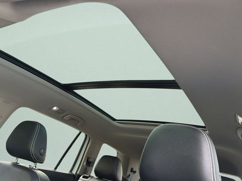 Used 2023 Volkswagen Atlas SE w/ Panoramic Sunroof Package image 18