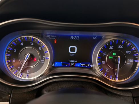 Used 2019 Chrysler 300 Limited AWD/4WD image 13