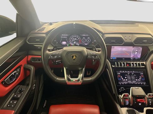 Used 2022 Lamborghini Urus AWD/4WD image 24