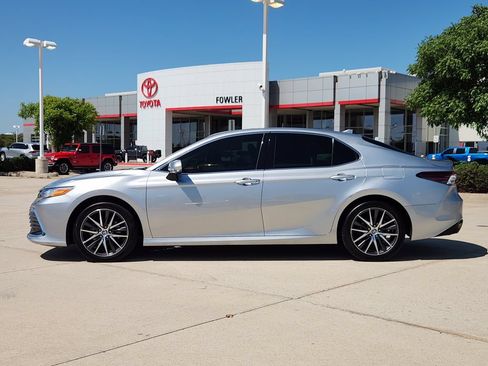 Certified 2022 Toyota Camry XLE w/ Cold Weather Package FWD image 4