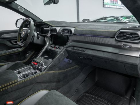 Used 2023 Lamborghini Urus Performante AWD/4WD image 13