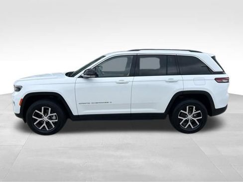 Used 2023 Jeep Grand Cherokee Limited AWD/4WD image 3