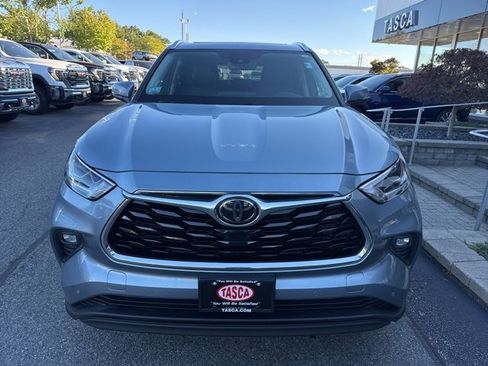 Used 2020 Toyota Highlander Limited image 2