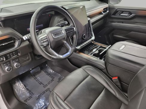 Used 2025 GMC Yukon XL Denali AWD/4WD image 8