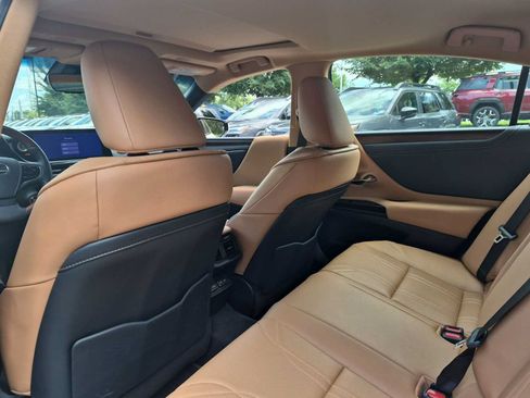 Used 2024 Lexus ES 300h w/ Technology Package FWD image 18