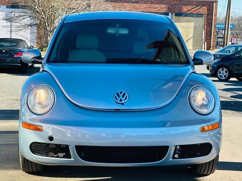 Used 2010 Volkswagen Beetle Coupe image 2