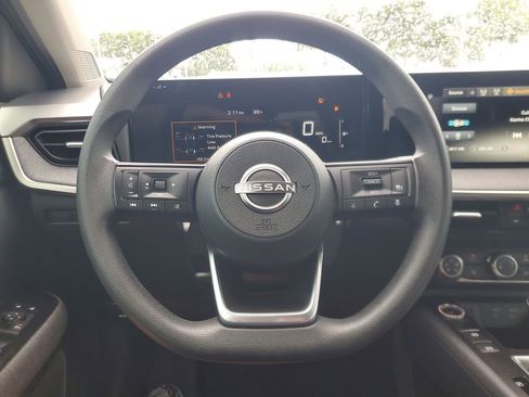 Used 2025 Nissan Kicks SV FWD image 16