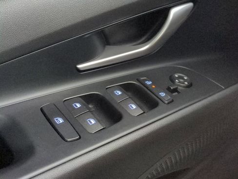 Certified 2025 Hyundai Elantra Limited FWD image 31