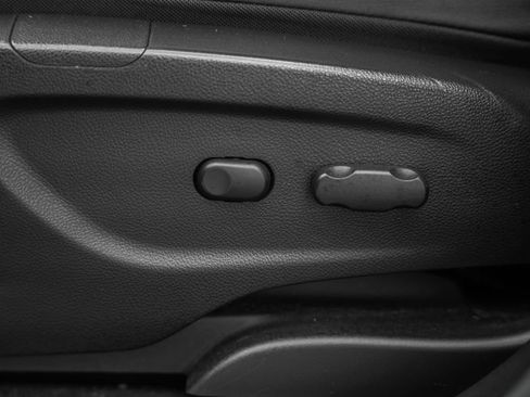 Used 2022 Buick Encore Preferred w/ Safety Package AWD/4WD image 32
