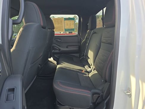 Used 2022 Nissan Frontier PRO-4X w/ Technology Package image 18