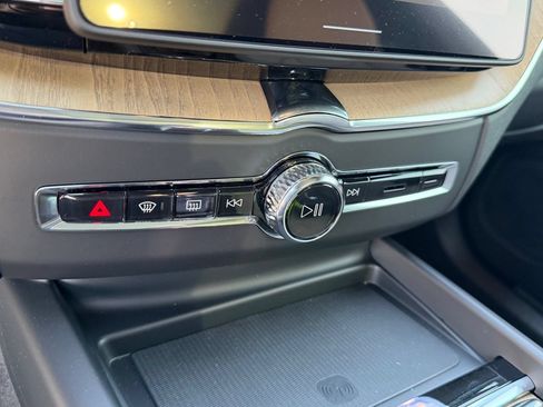 New 2027 Volvo XC60 B5 Plus AWD/4WD image 11