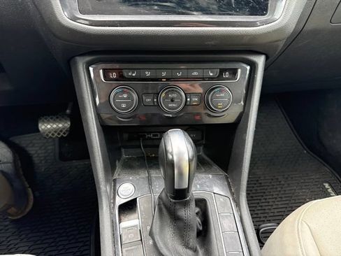Used 2020 Volkswagen Tiguan SEL AWD/4WD image 11