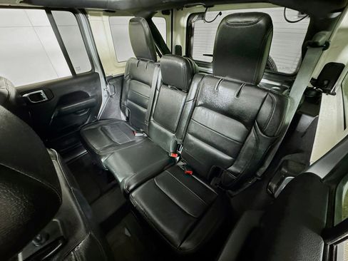 Used 2019 Jeep Wrangler Unlimited Sahara image 20