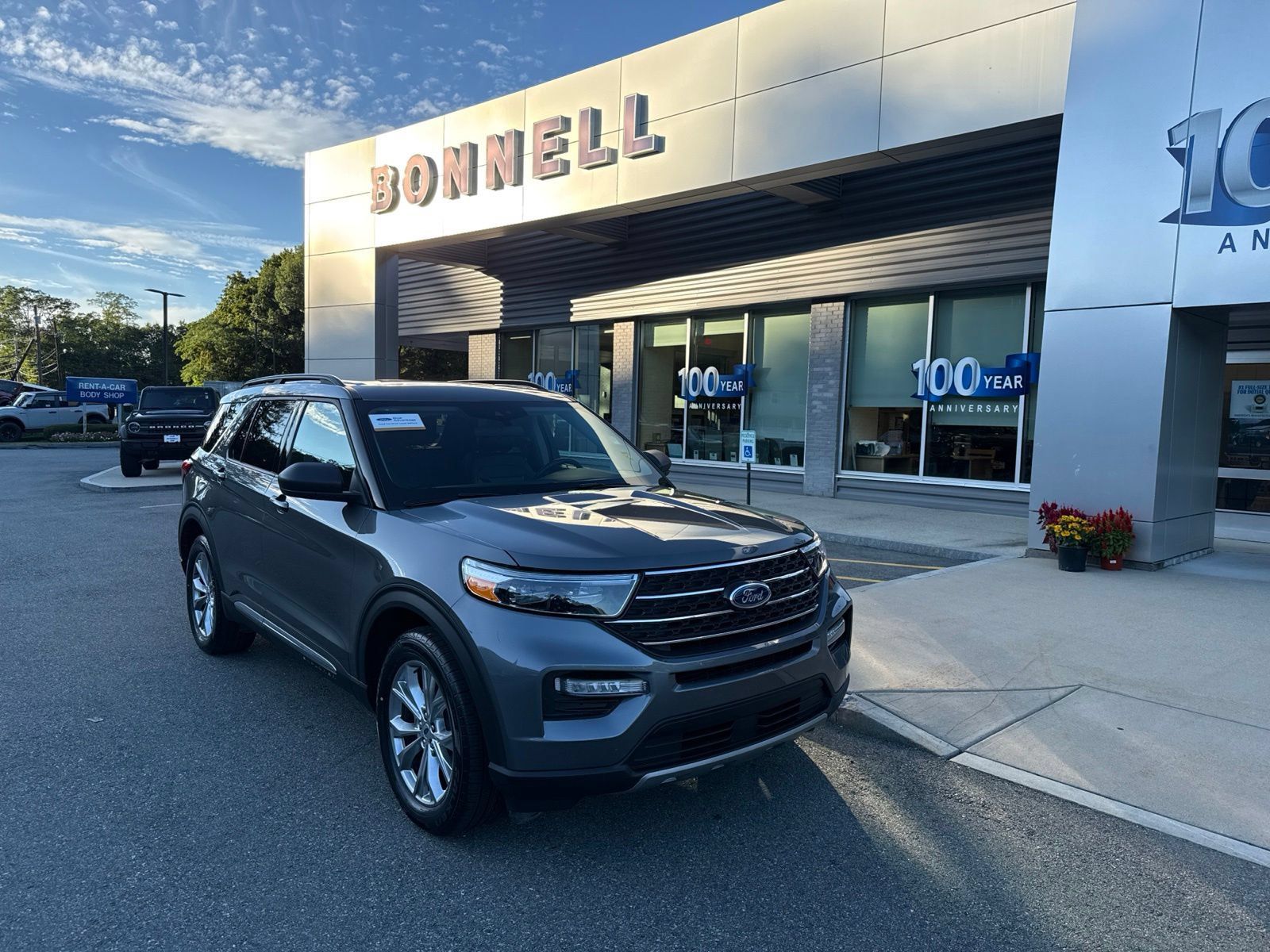 Used 2024 Ford Explorer XLT w/ Equipment Group 202A AWD/4WD image 1