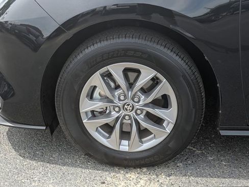 Used 2026 Toyota Sienna LE FWD image 10