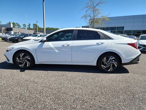 New 2025 Hyundai Elantra SEL image 5