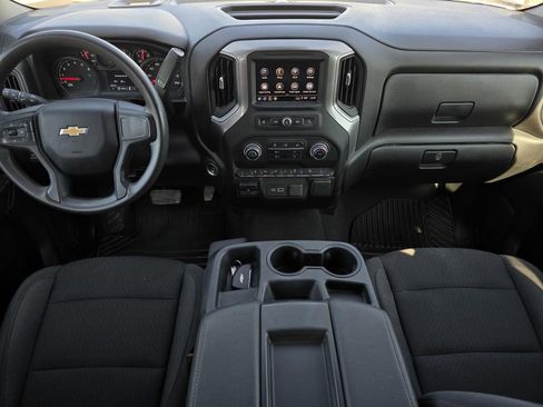 Used 2025 Chevrolet Silverado 2500 Custom w/ Custom Value Package image 5