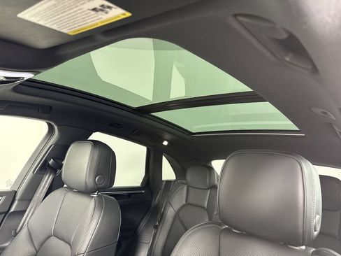 Certified 2024 Porsche Macan S AWD/4WD image 42