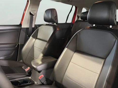 Used 2018 Volkswagen Tiguan SEL FWD image 13