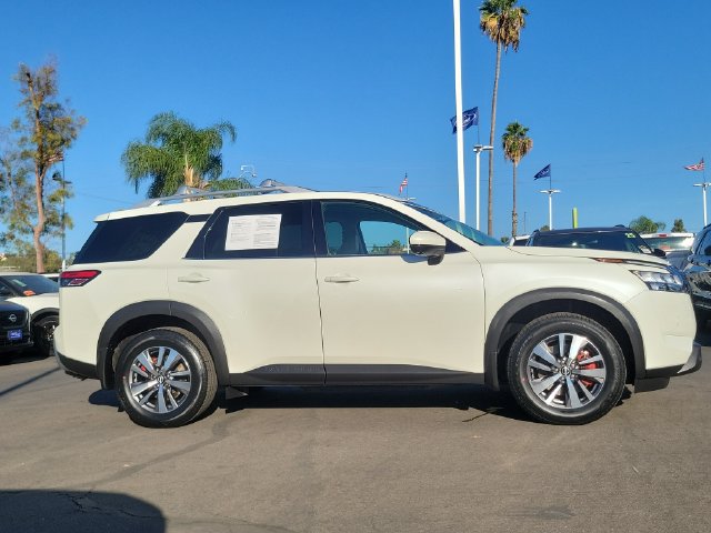 Used 2023 Nissan Pathfinder SL w/ Lighting Package (N92) FWD image 30