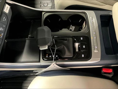 New 2025 Kia Carnival EX FWD image 17