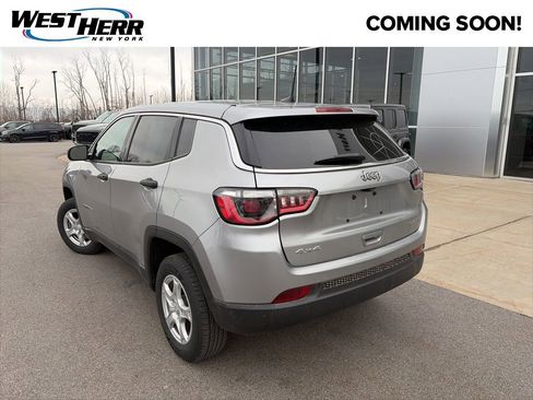 Used 2022 Jeep Compass Sport image 3