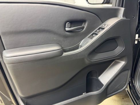 Used 2024 Nissan Frontier S w/ Technology Package image 9