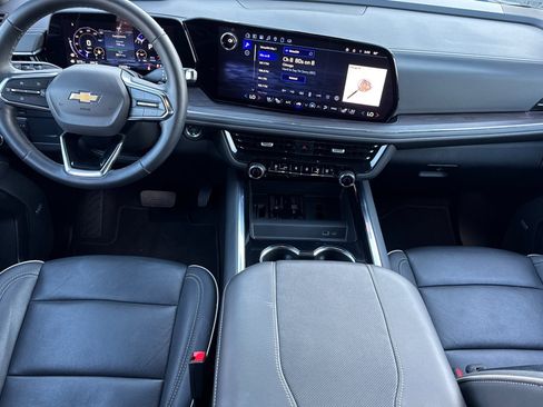 Used 2025 Chevrolet Suburban Premier image 16