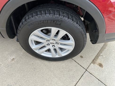 Used 2019 Ford Explorer XLT w/ Equipment Group 202A AWD/4WD image 3
